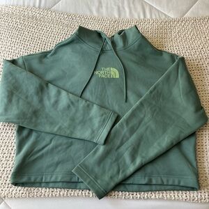 Woman’s Northface Cropped Hoodie